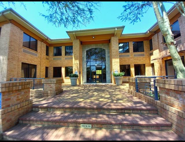297M² OFFICE TO LET IN BRYANSTON